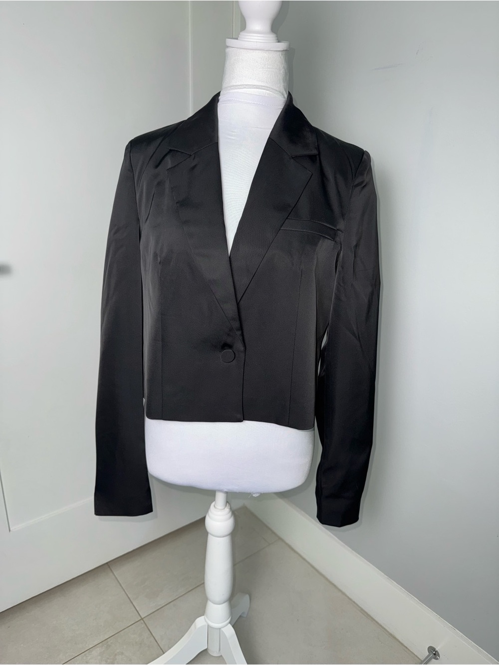 ❌SOLD❌Vero Moda Cropped Blazer in Black/ Size US 4 - Picture 4 of 10
